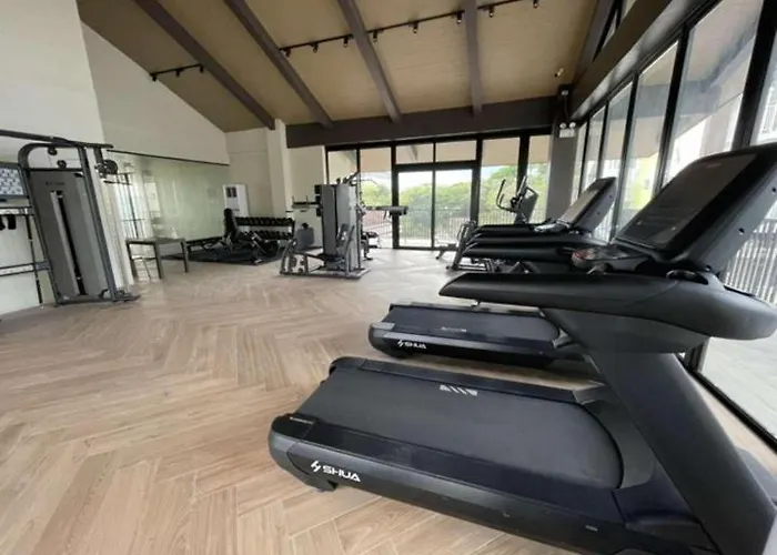 Style Near Mactan - Cebu Airport - With Pool & Gym 3*