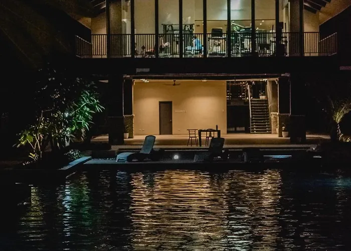 Style Near Mactan - Cebu Airport - With Pool & Gym Leilighetshoteller 3*